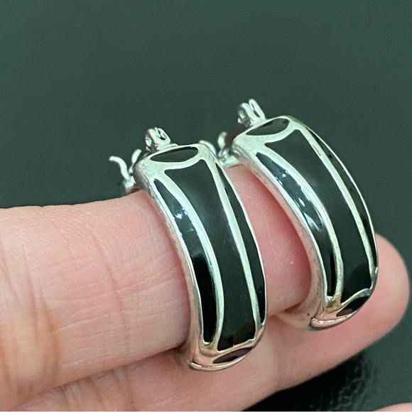 Vintage MONET Signed Black Enamel Silver-tone Hoop Earrings - Picture 11 of 15